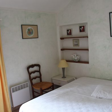 Chambre double du gîte L’Oustalet de Joséphine au Domaine Degoutaud