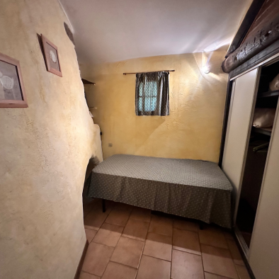 Chambre simple du gîte Le Mazet au Domaine Degoutaud – couchage individuel